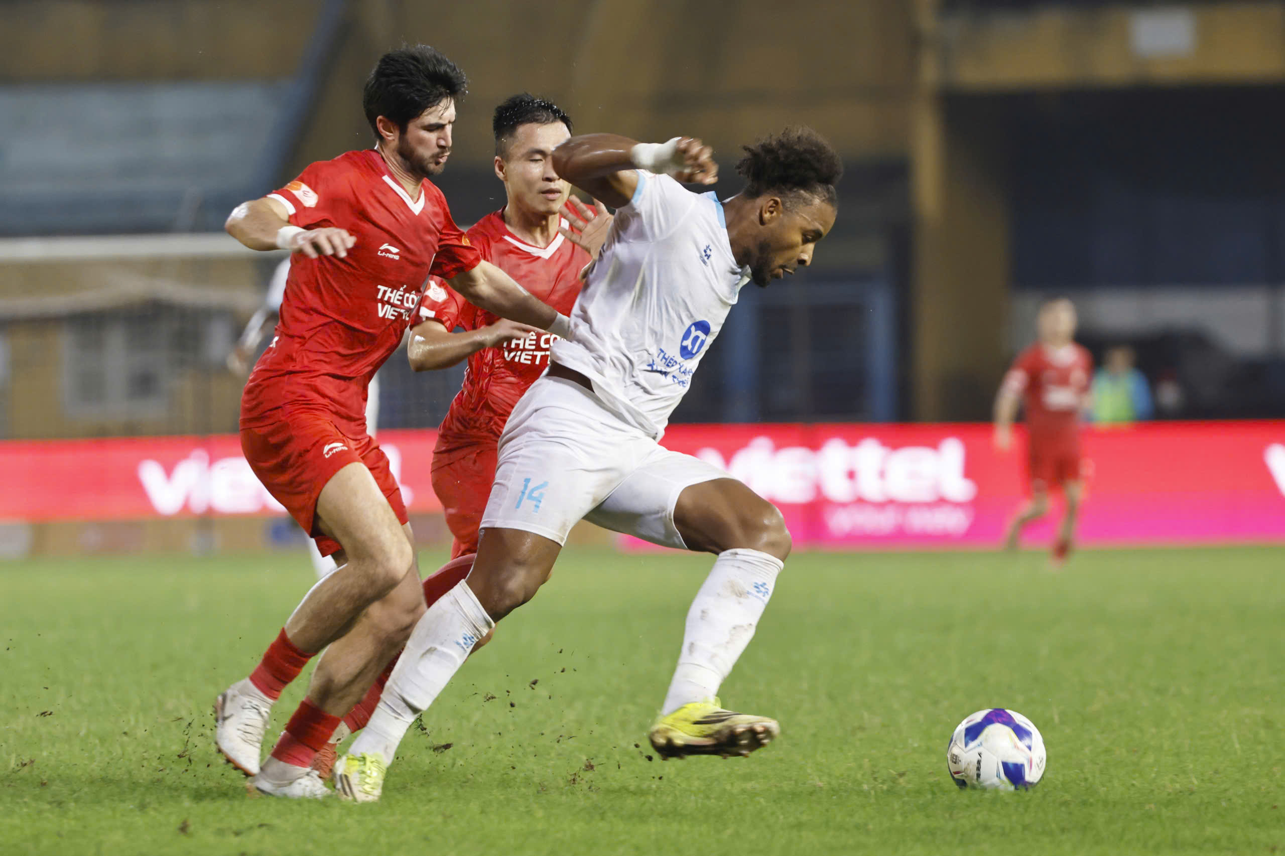 Trung vệ Việt kiều thể hình lý tưởng mà đội tuyển Việt Nam rất cần- Ảnh 1.