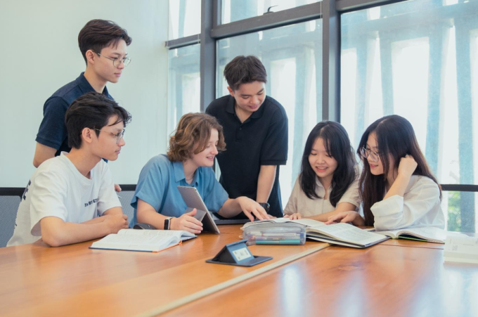 Sinh viên tại trường Đại học Việt Đức trong một buổi học nhóm. Ảnh: VGU