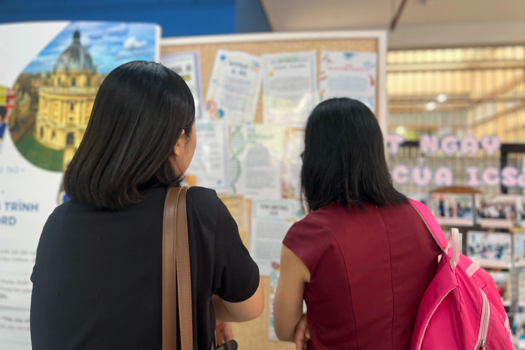 Trường học ở TPHCM thu tiền giữ chỗ 55 triệu đồng, không học là mất - 1