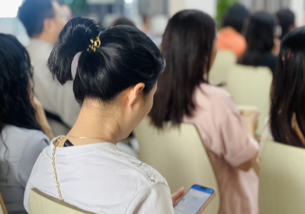 Trường thu phí giữ chỗ hàng chục triệu đồng: Tận thu hay cần thiết? - 1