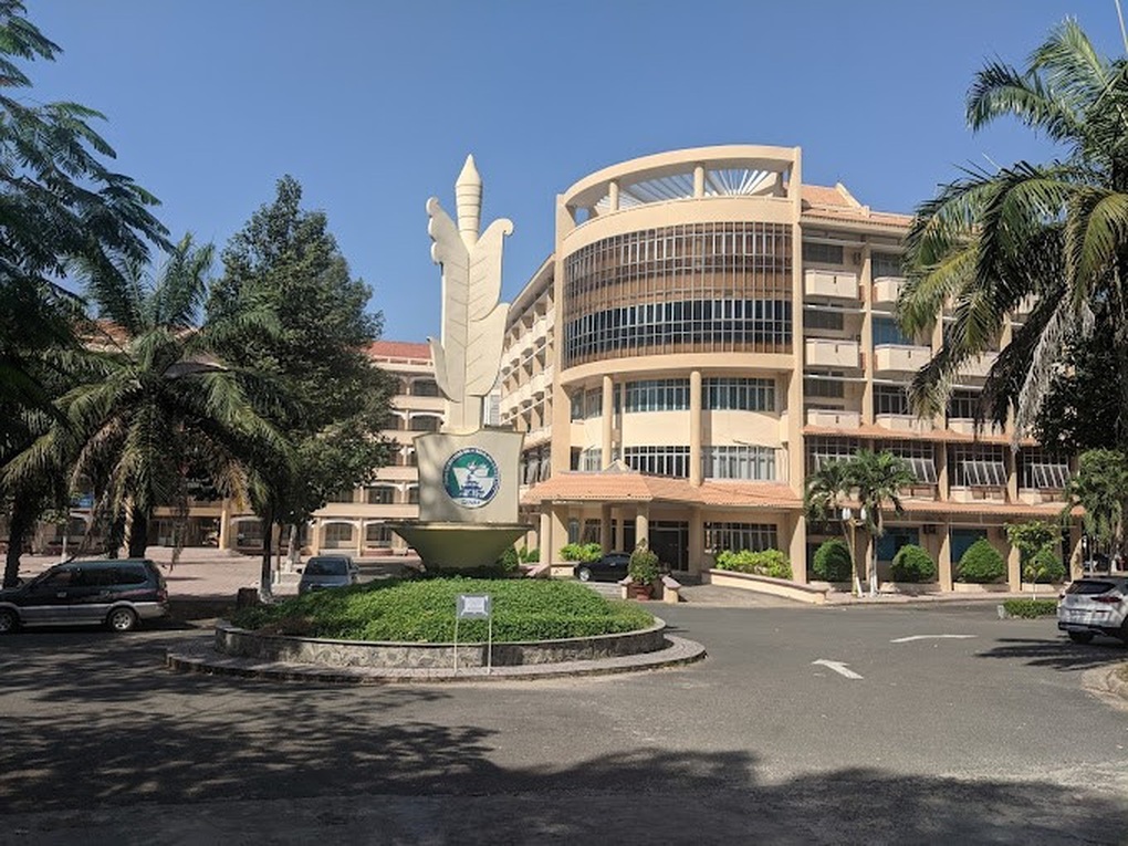 Truy tố cựu Hiệu trưởng Trường Đại học Đồng Nai cùng 9 đồng phạm - 1