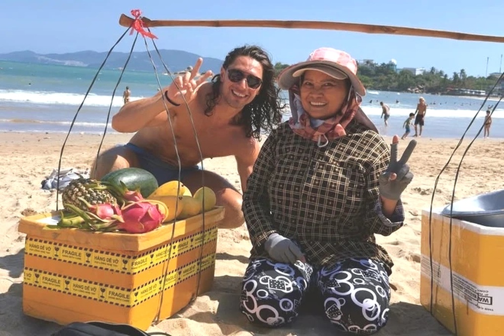 Từ cô bán hoa quả ở Nha Trang: Bài học tiếng Anh bằng “trái tim” - 1