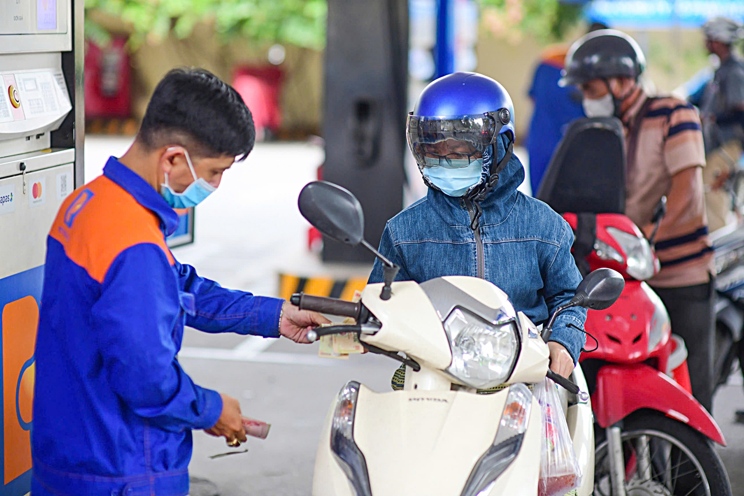 Phải tăng sức chống chịu của nền kinh tế - Ảnh 1. xăng dầu - Ảnh 1.