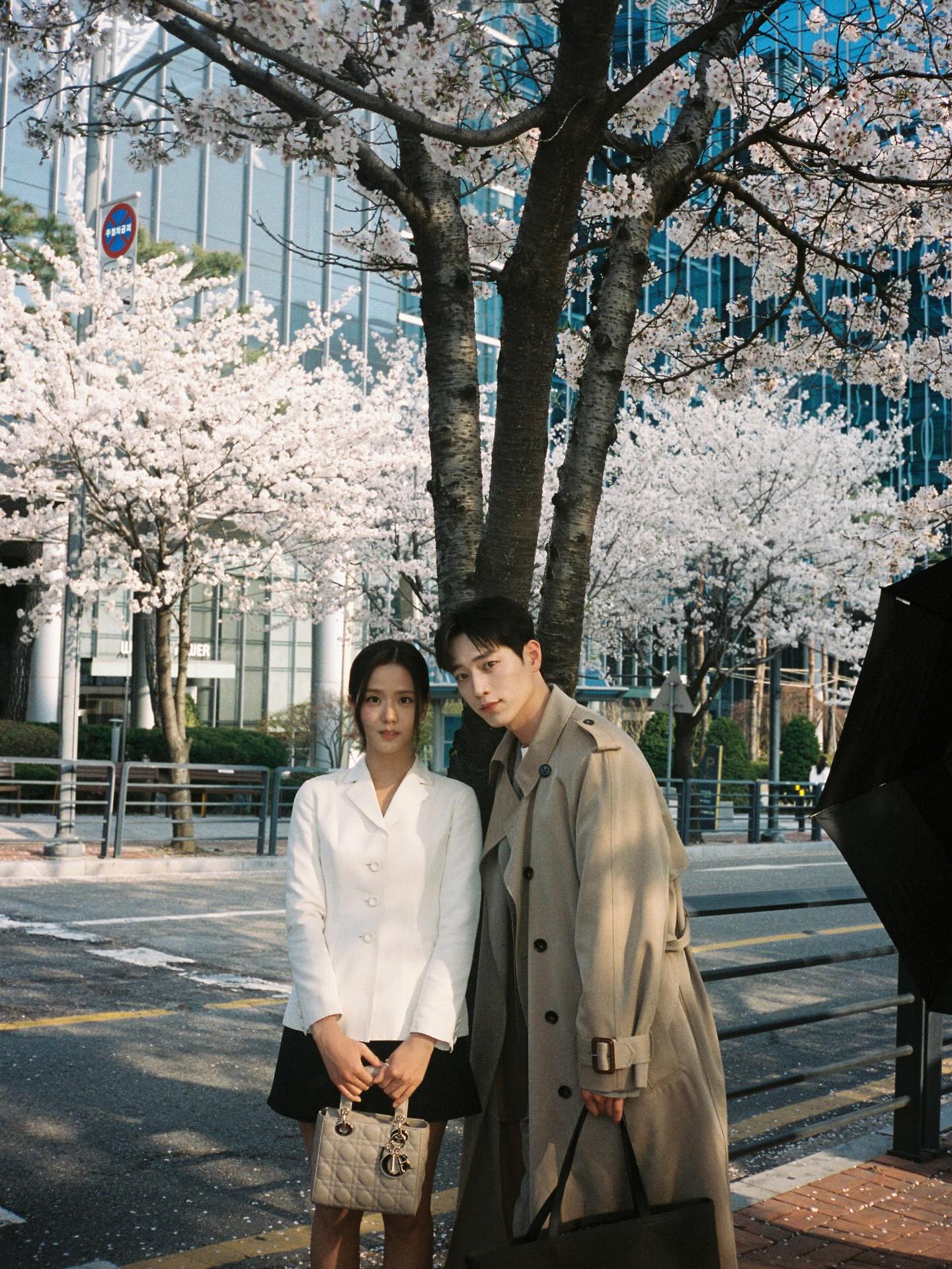 Mỹ nam khiến Jisoo mê mẩn: Từ mặt tới thân hình đều nức nở, đôi mắt hổ phách chỉ 5% thế giới có được- Ảnh 1.