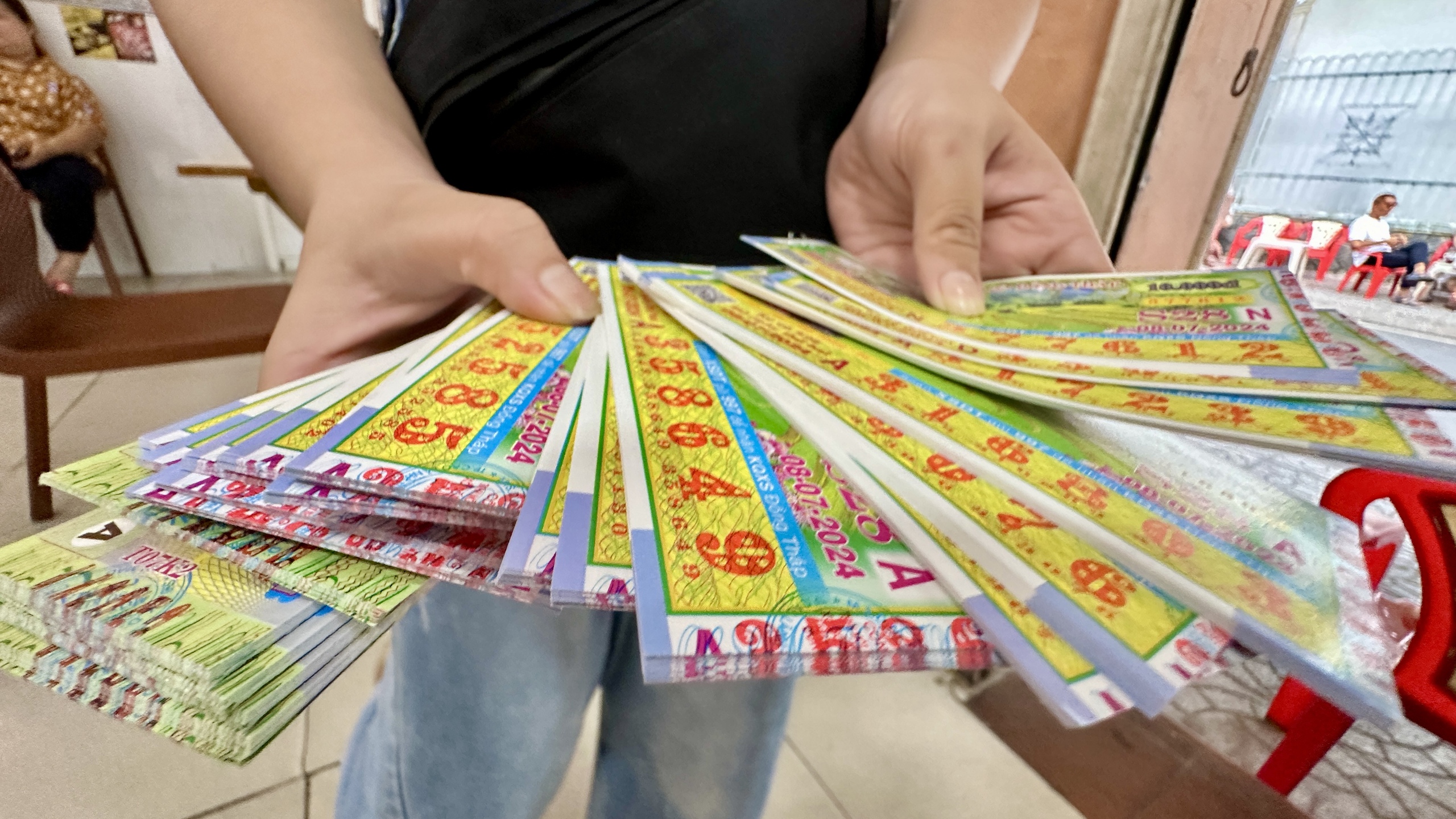 Từ ngày 1.7 người trúng xổ số sẽ nộp thuế như thế nào?- Ảnh 1.