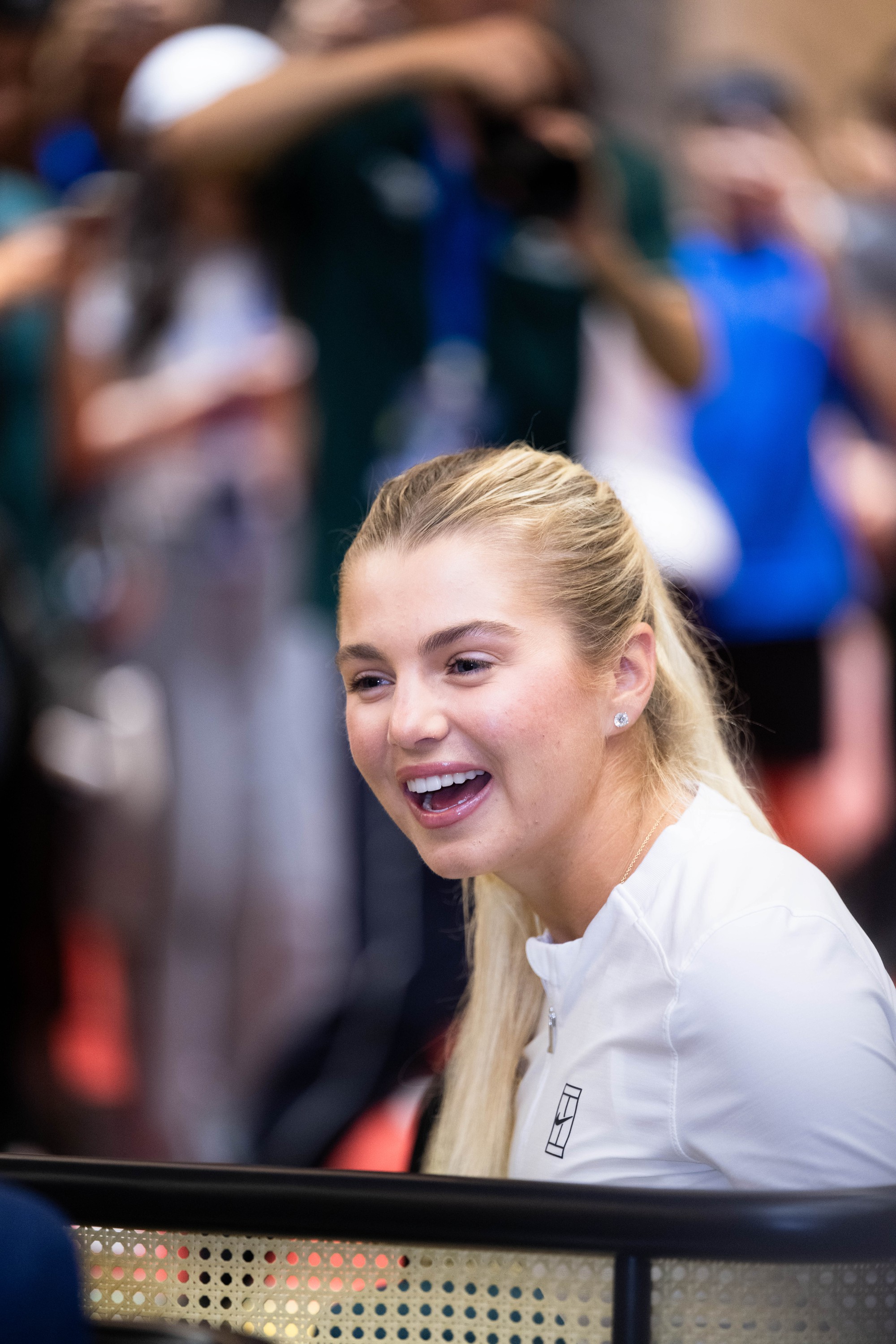 Cận cảnh nhan sắc xinh đẹp của nữ hoàng Pickleball Anna Leigh Waters: Tươi rói đội nón lá, tự phát âm tên tiếng Việt cực yêu!- Ảnh 1.