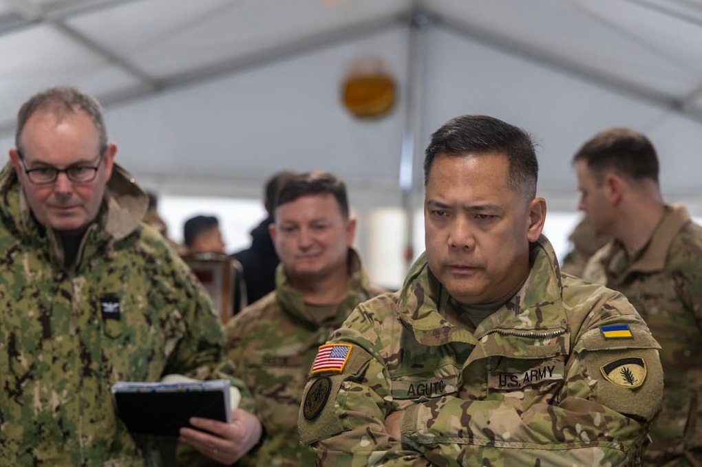 Tướng Mỹ từng để quên bản đồ mật về Ukraine trên tàu suốt 24 giờ - 1