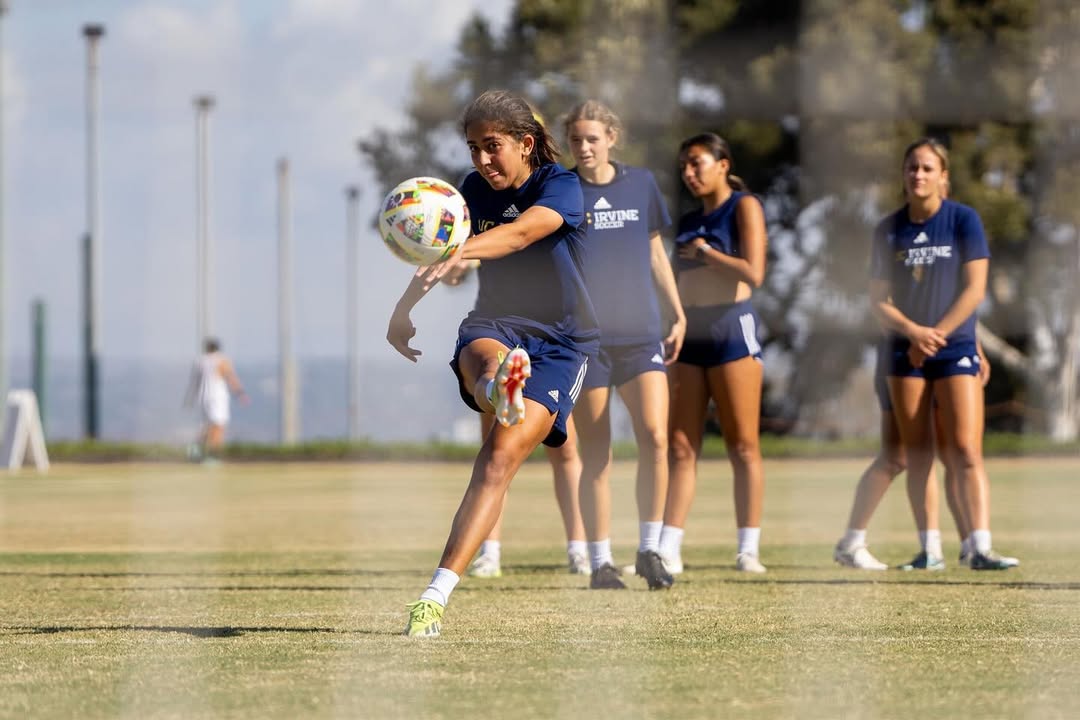 Tuyển nữ Ấn Độ có 2 cầu thủ thi đấu ở nước ngoài, tuyển nữ Việt Nam cần dè chừng 1 ấn độ - Ảnh 1.