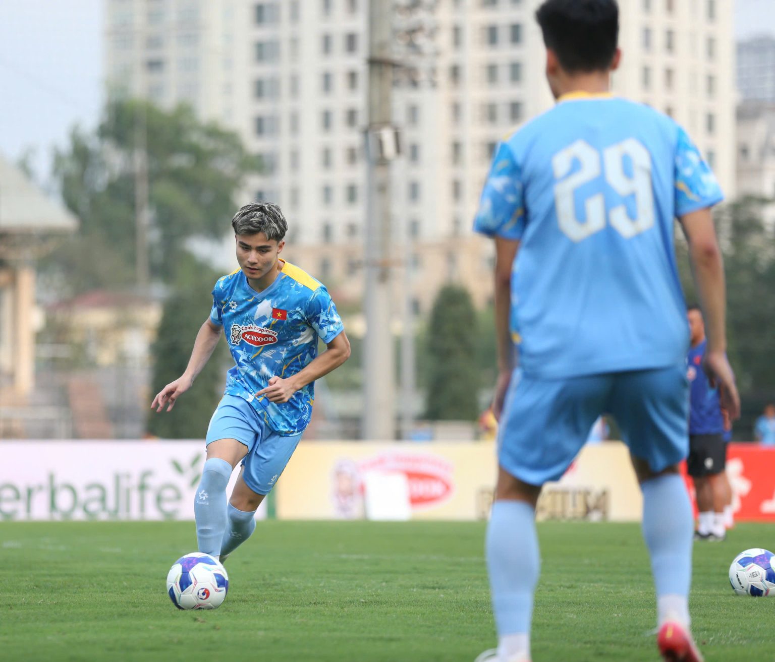 Tuyển thủ U23 Việt Nam đánh giá cao năng lực Việt kiều Moric - Ảnh 1.