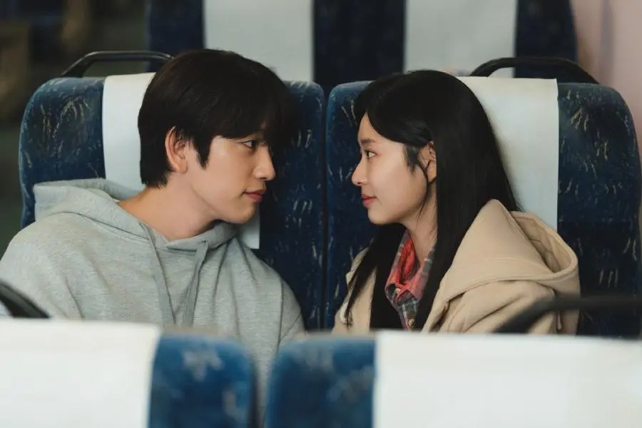 Màn ảnh Hàn mới có 1 tuyệt phẩm ngôn tình ngọt lịm tim: Cặp chính chemistry ngập trời, hơi thở thanh xuân sáng bừng khung hình- Ảnh 2.
