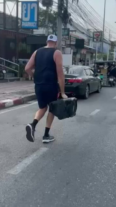 Tyson Fury tập luyện tại Thái Lan