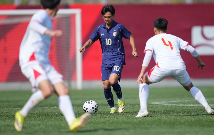 Tiền đạo Thanakrit (10) mở tỷ số cho Thái Lan ở giây 14 trong trận Thái Lan thắng Việt Nam 1-0 ở lượt hai giải giao hữu CFA Team China Cup chiều 28/3. Ảnh: FAT