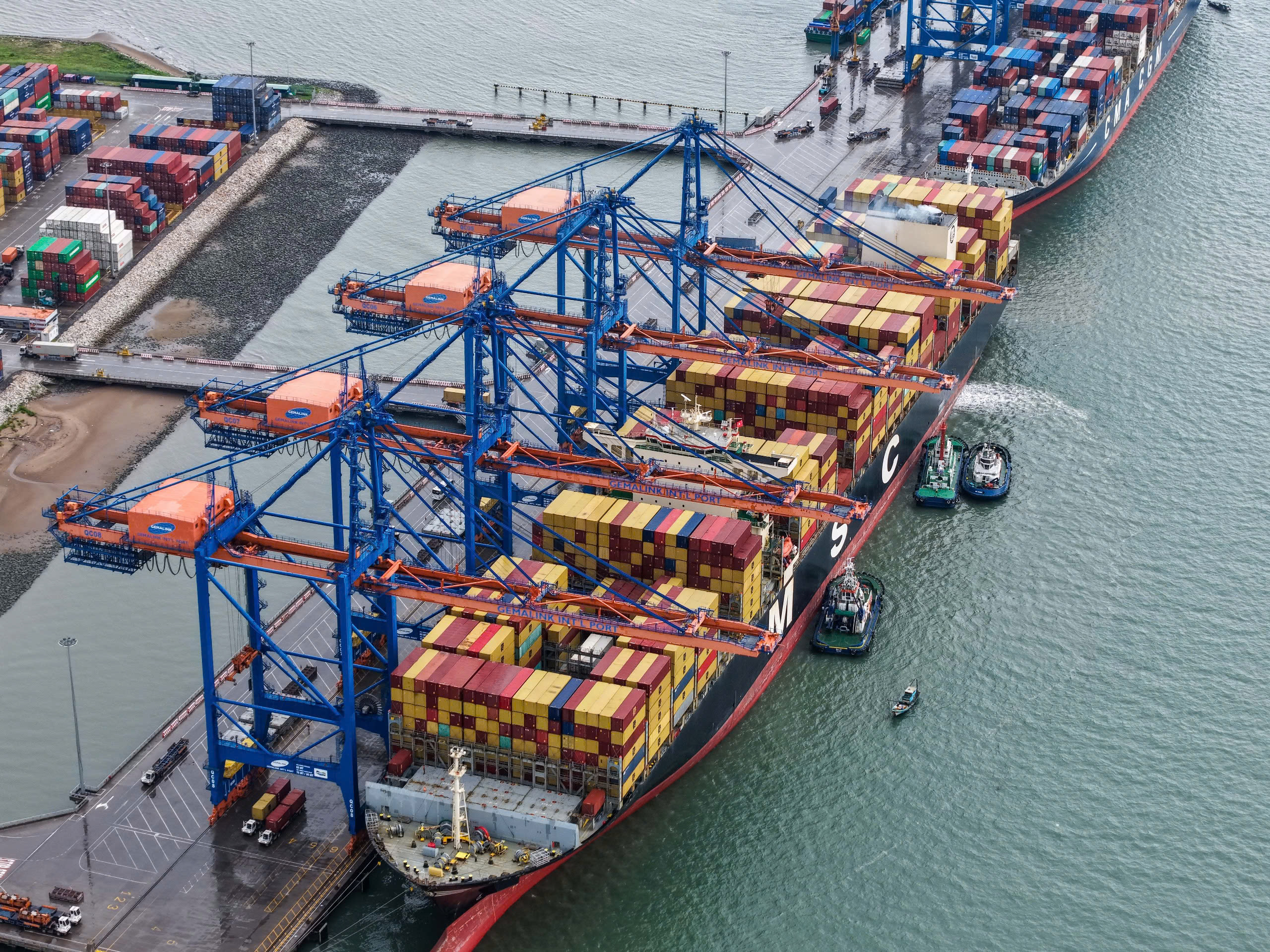 Ứng phó linh hoạt để hạn chế rủi ro - Ảnh 1. Ứng phó linh hoạt để hạn chế rủi ro - Ảnh 1.