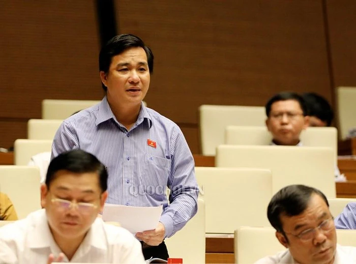 Ông Dương Minh Tuấn phát biểu ý kiến tại một kỳ họp của Quốc hội khi ông là Phó trưởng đoàn chuyên trách Đoàn ĐBQH tỉnh Bà Rịa - Vũng Tàu Khóa XIV, nhiệm kỳ 2016-2021. Ảnh: QH duong-minh-tuan.jpg