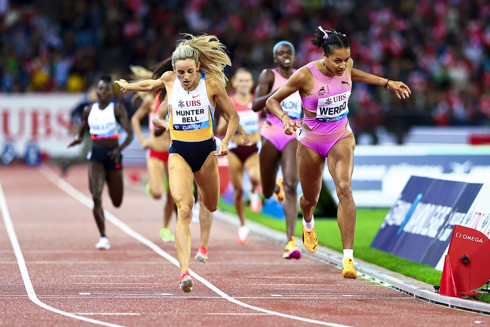 Các VĐV nữ tham dự đợt chạy chung kết 800 m tại giải điền kinh Diamond League tại Thụy Sĩ. Ảnh: WA kiểm tra giới tính