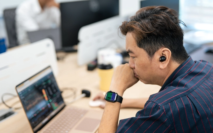 VN-Index 'rơi' 15 điểm sau quyết định trì hoãn giảm lãi suất của Fed - Ảnh 4.