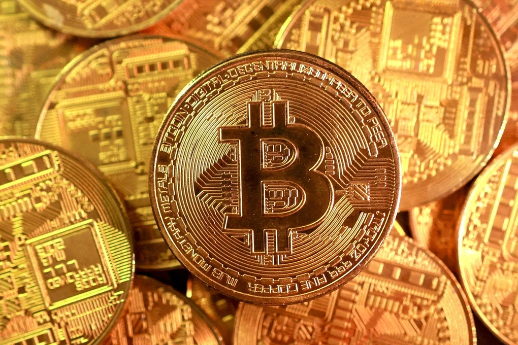 Vàng thất thế, bitcoin bất ngờ tỏa sáng giữa tâm bão xung đột - 2