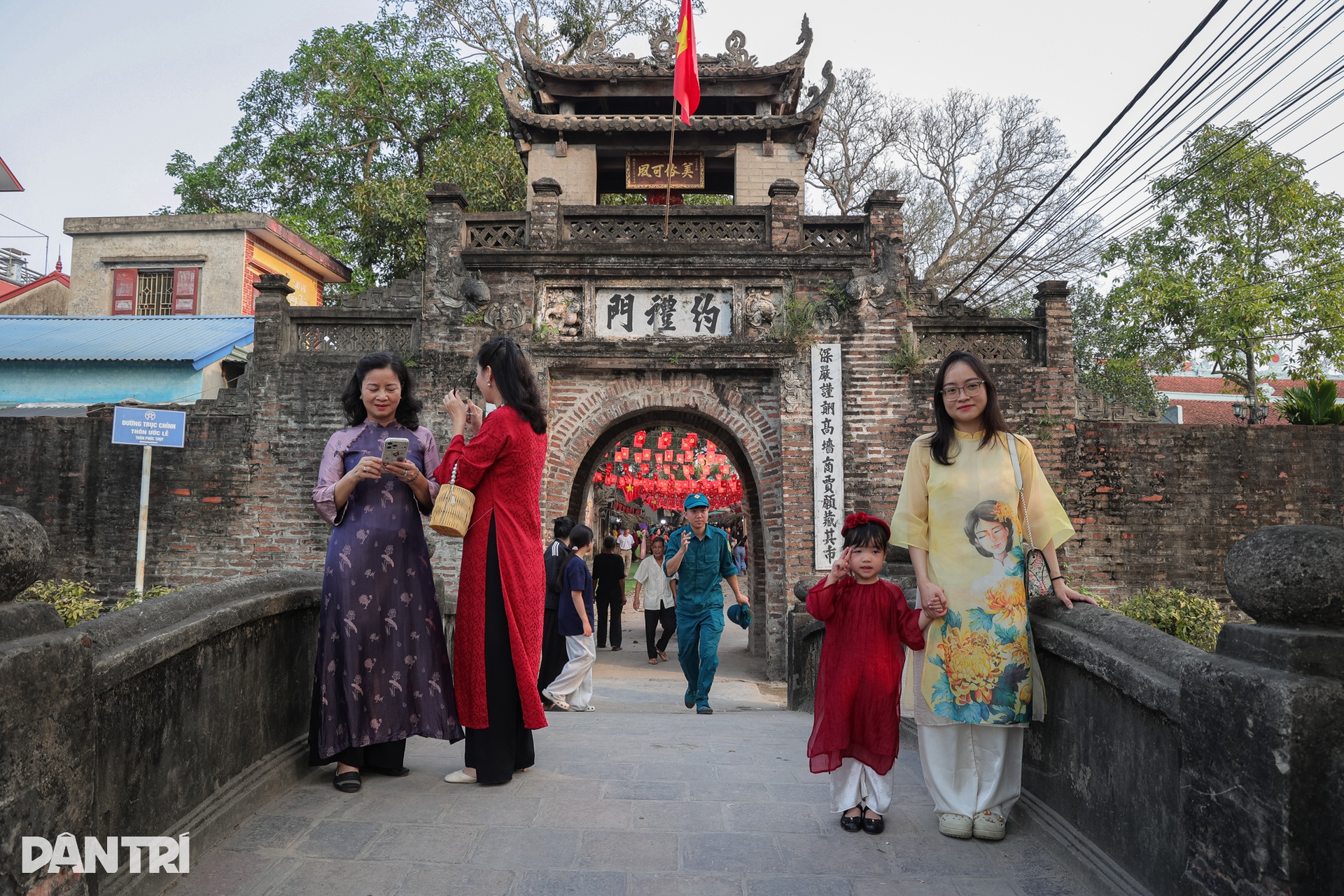 Về Ước Lễ nhuyễn tay giã giò, thui bê trăm cân ăn “Tết lại” - 1 Về Ước Lễ nhuyễn tay giã giò, thui bê trăm cân ăn “Tết lại” - 1