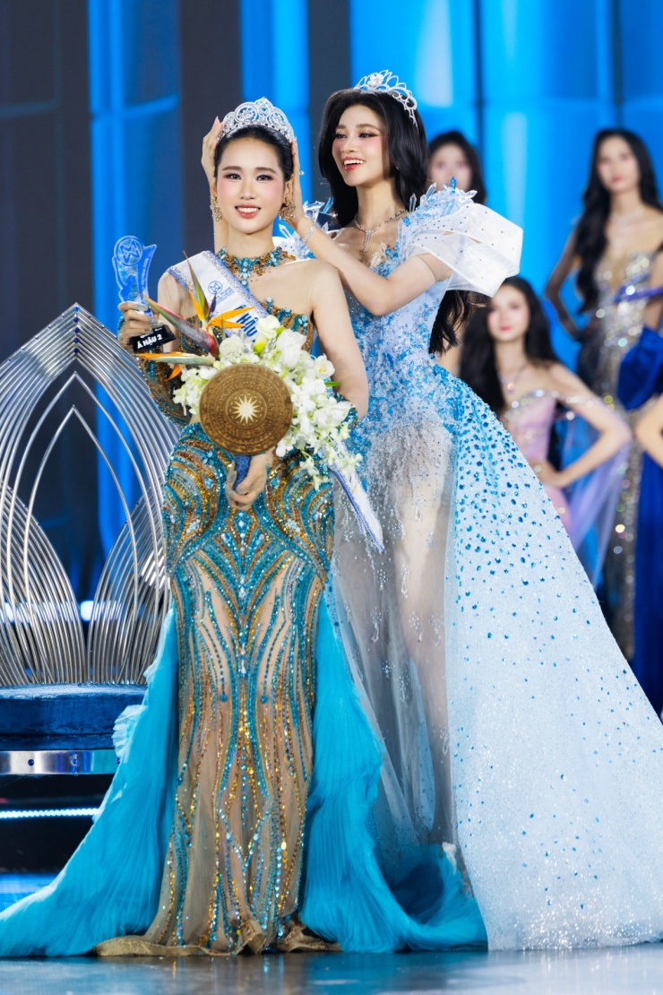 Vẻ ngọt ngào của á hậu 2 Miss World Vietnam 2025 1 Phần thi ứng xử của Trương Tâm Như.