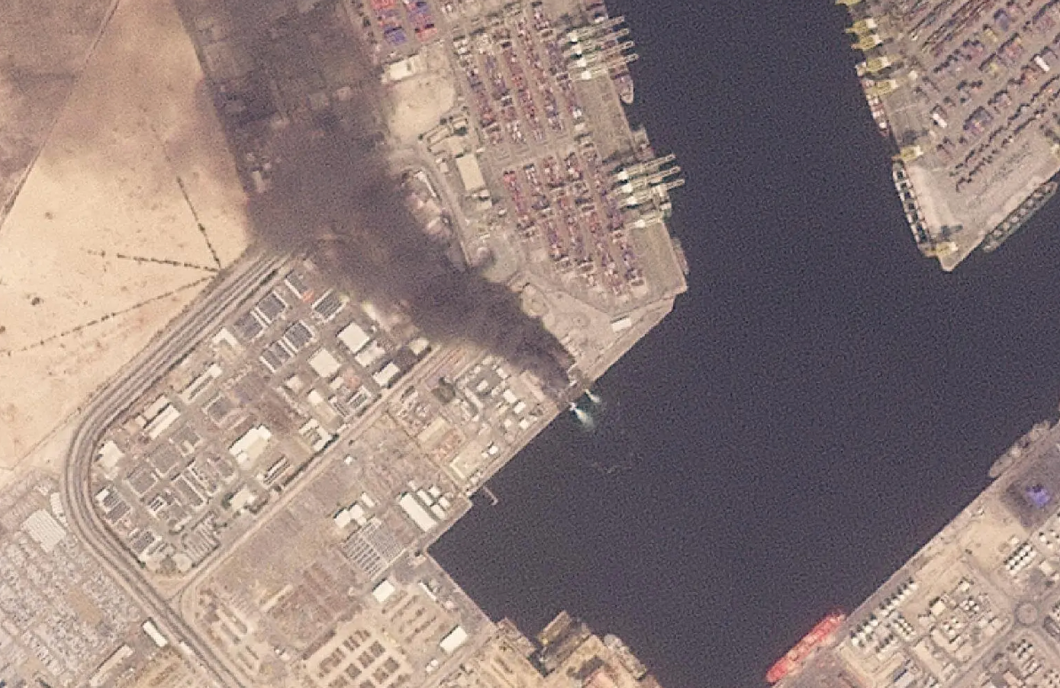 Vì sao Iran "trút giận" lên hàng loạt nước vùng Vịnh? 2 Vùng Vịnh hứng đòn trả đũa khốc liệt của Iran nhắm vào Mỹ và Israel - Ảnh 2.