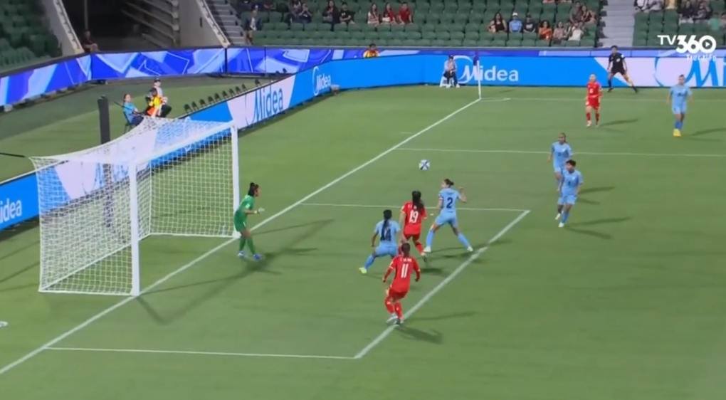 Vì sao bàn thắng của tuyển nữ Việt Nam vào lưới Ấn Độ bị VAR từ chối? - 1