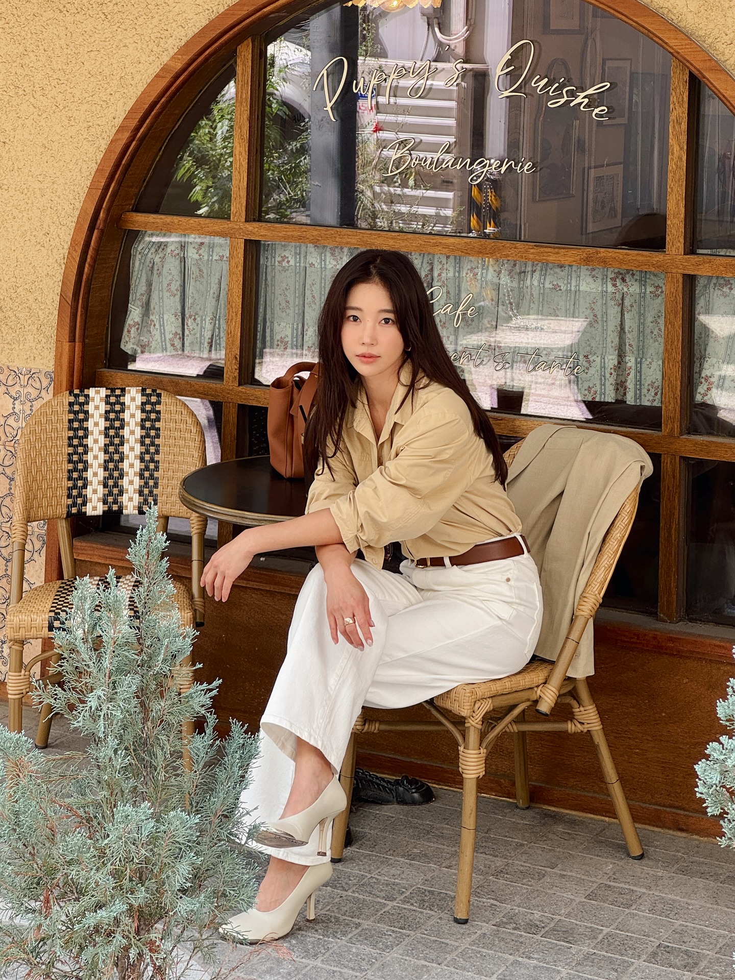 Vì sao càng lớn tuổi, phụ nữ càng nên mặc đồ màu trung tính?- Ảnh 7.