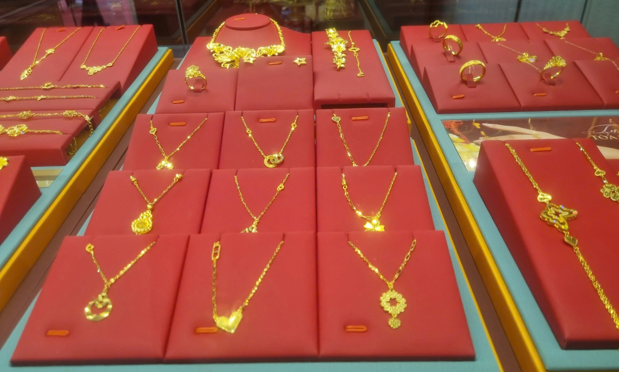 Vì sao giá vàng 'lao dốc' bất chấp căng thẳng địa chính trị leo thang?- Ảnh 1. Vì sao giá vàng 'lao dốc' bất chấp căng thẳng địa chính trị leo thang?- Ảnh 1.