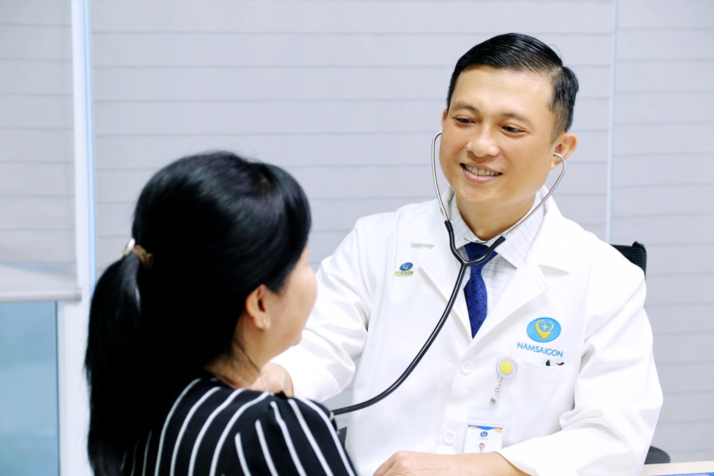 Vì sao người trẻ khỏe mạnh vẫn có nguy cơ trở nặng do viêm não mô cầu? - 2