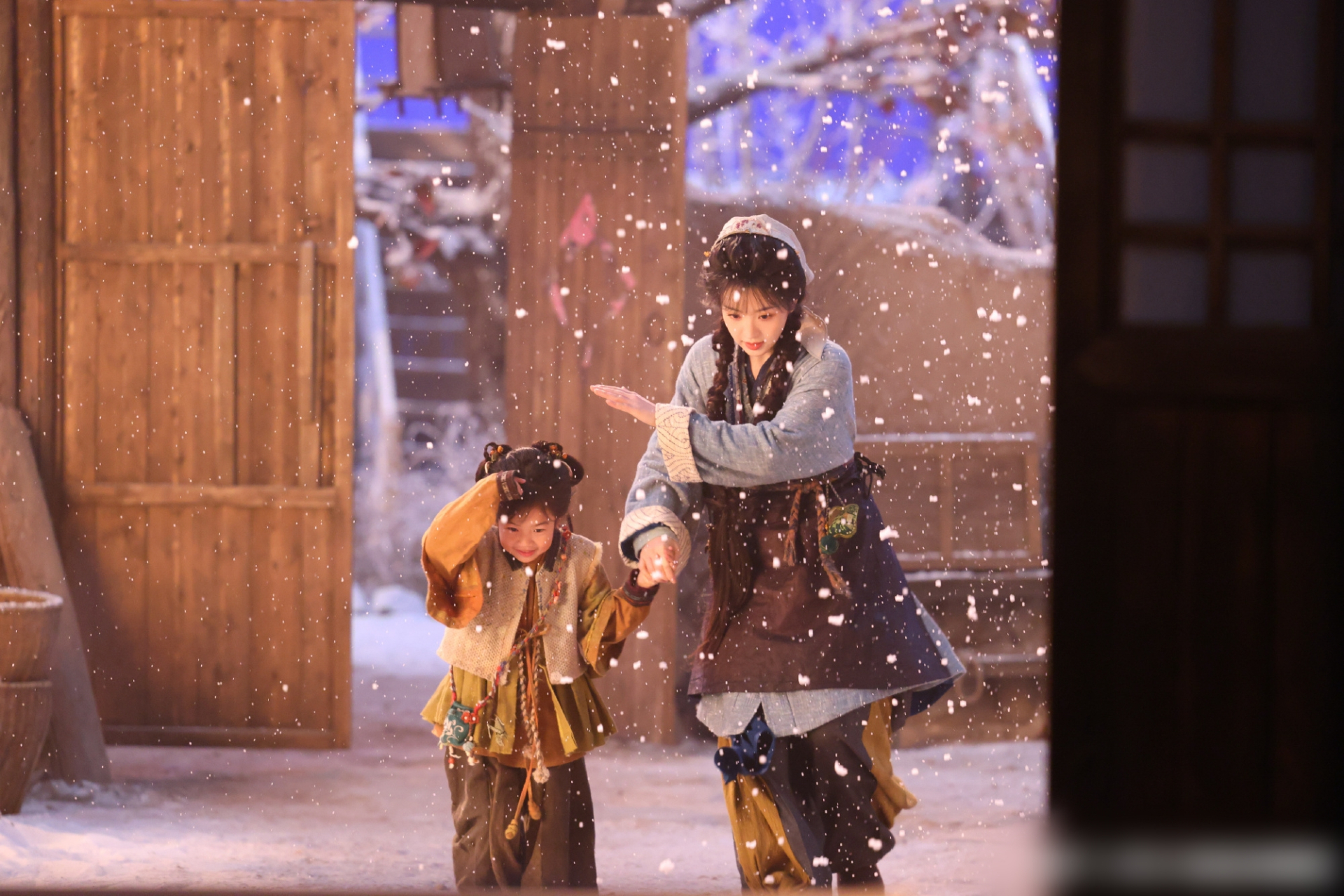 Vi than dung sau cac canh quay tuyet my cua