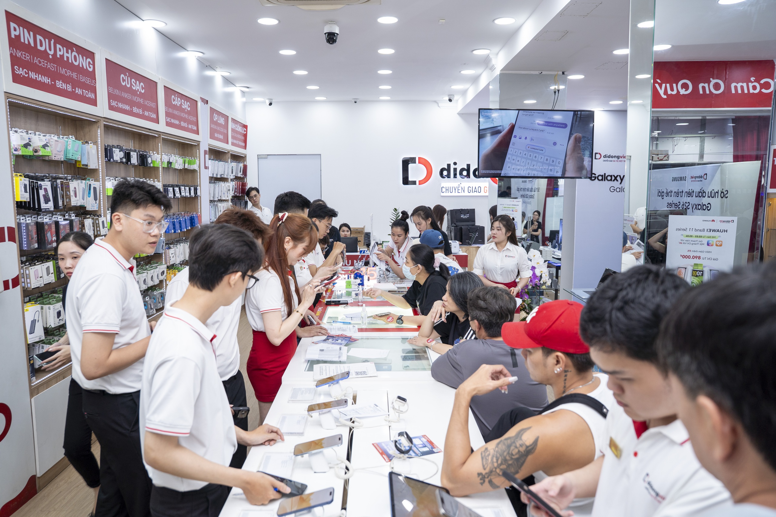 Người đầu tiên sở hữu Galaxy S26 tiết lộ lý do xuyên đêm mua hàng - Ảnh 3.