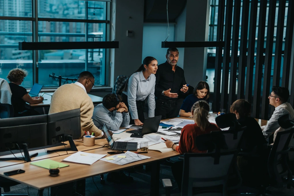 Việc làm bấp bênh, người trẻ đua nhau làm nhà sáng lập - 1