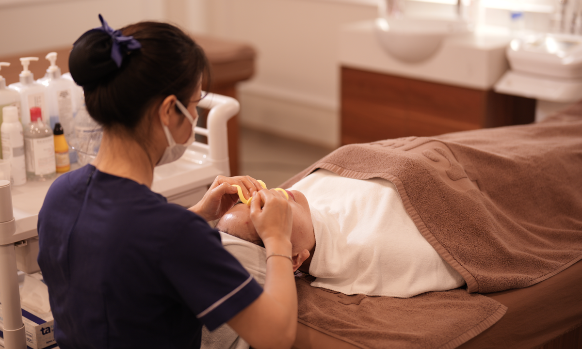 Viem da tiep xuc do dung kem tri nam gia