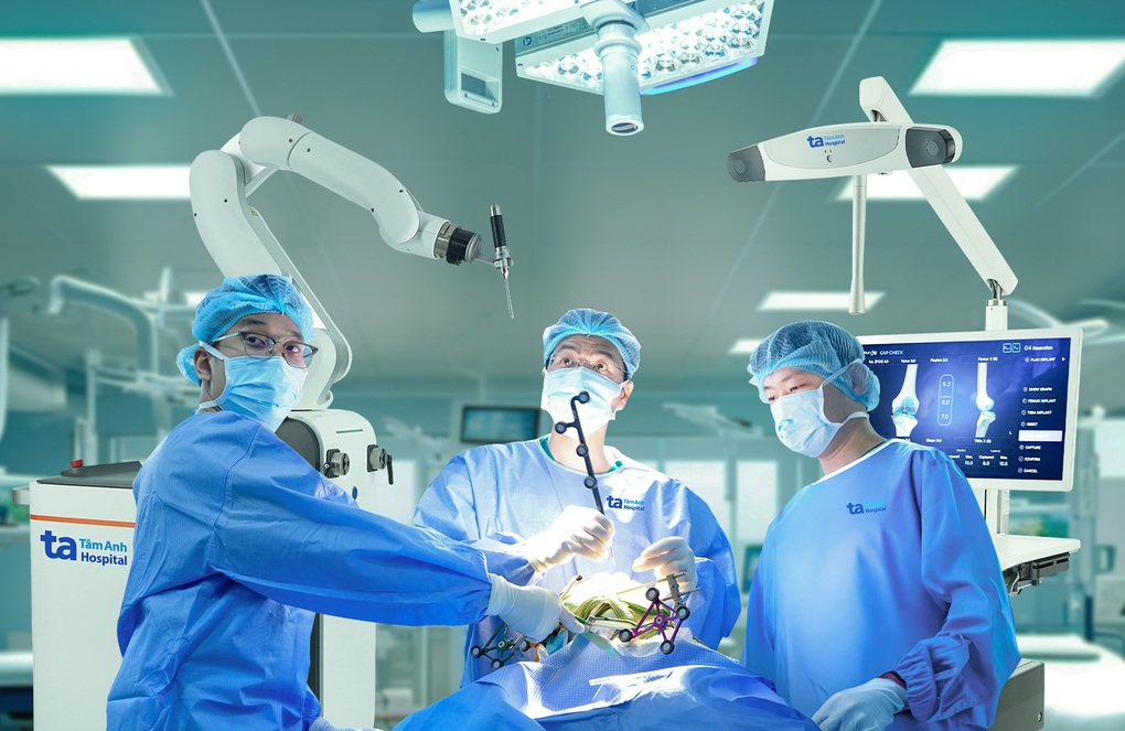 Việt Nam lần đầu có Robot AI thay khớp chủ động hoàn toàn - 1