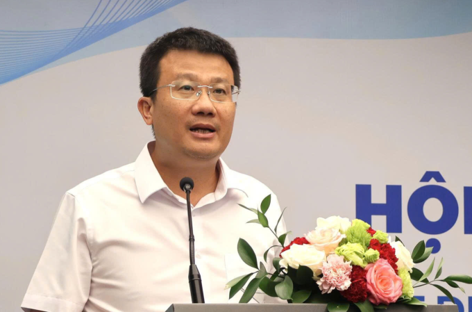 Ông Nguyễn Tuấn Quang thông tin về việc phân bổ hạn ngạch phá thải. Ảnh: MAE