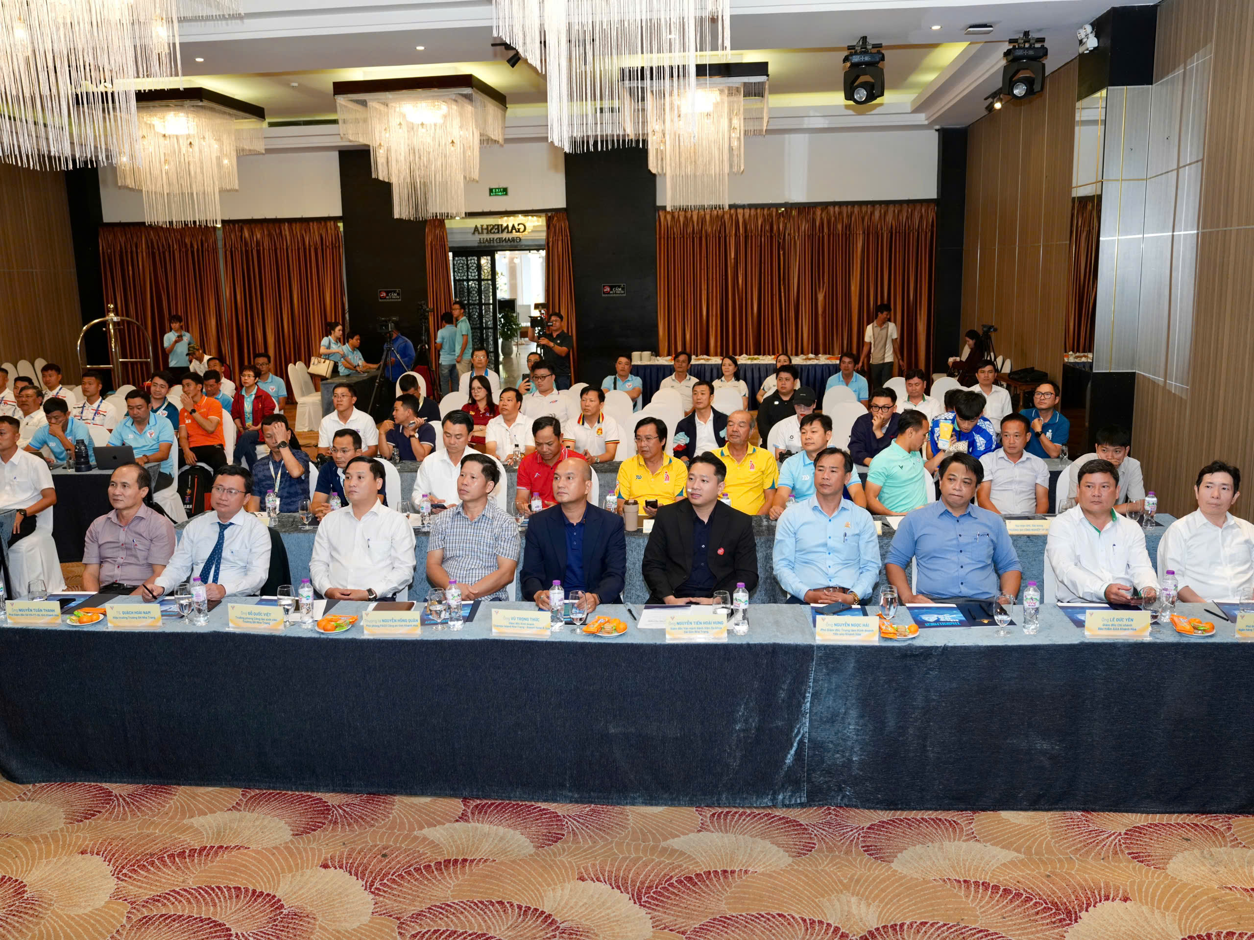 Vòng bảng cực 'nóng' với những trận đấu hay- Ảnh 1.