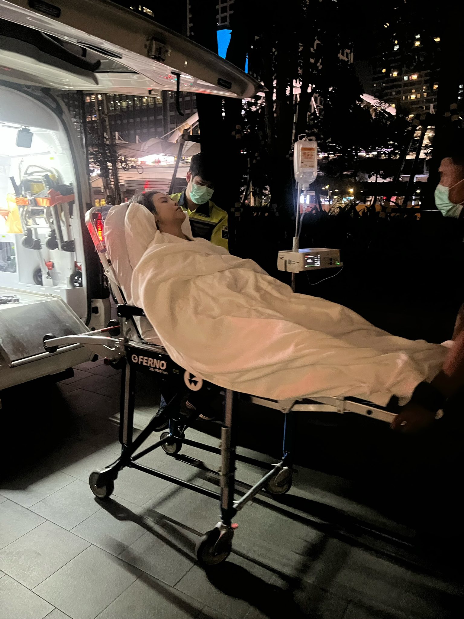 Ca sĩ Vbiz đăng ảnh nhập viện cấp cứu, thông báo 1 điều quan trọng- Ảnh 1.