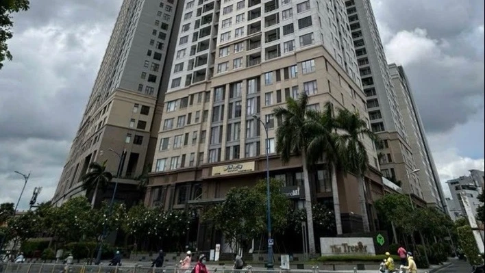 Dự án xây dựng tại khu đất vàng 39 - 39B Bến Vân Đồn. Ảnh: CX vi-sao-cuu-giam-doc-so-tai-chinh-tu-choi-nhan-tien-trong-vu-giao-dat-vang-39-39b-ben-van-don.jpeg