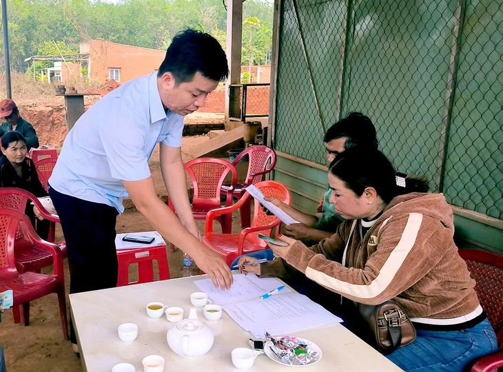 Vụ hạ cốt nền khiến nhà dân cheo leo ở Đồng Nai: Đề xuất hỗ trợ 6 triệu/tháng để di dời tạm - Ảnh 1.