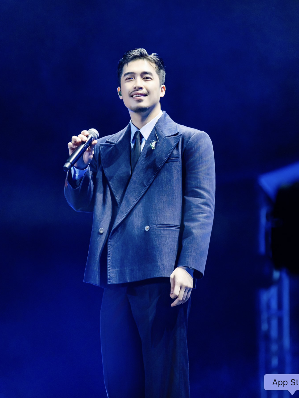 “Hoàng tử nhạc suy” Việt Nam: Tốt nghiệp Học viện Khoa học Quân sự Hà Nội, từng dạy tại trường Sĩ quan- Ảnh 1.