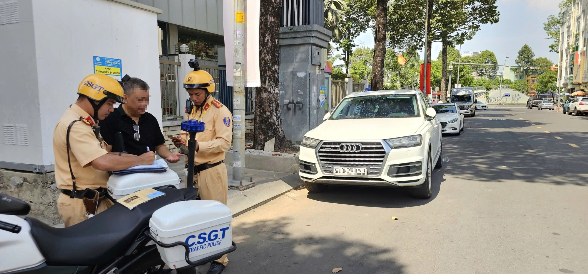 Xử lý lấn chiếm vỉa hè đường Nguyễn Đình Chiểu: Vừa kiên quyết, vừa thấu tình - Ảnh 1.