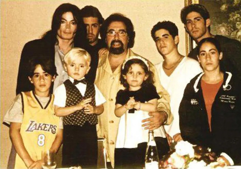 “Vua nhạc pop” Michael Jackson bị cáo buộc lạm dụng trẻ em - 1