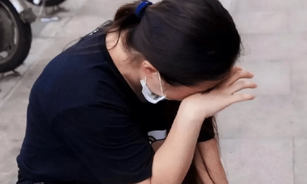 Vừa nhận thông báo chuyển khoản thành công 886 triệu đồng, người phụ nữ kiểm tra tài khoản rồi vội báo công an- Ảnh 1.