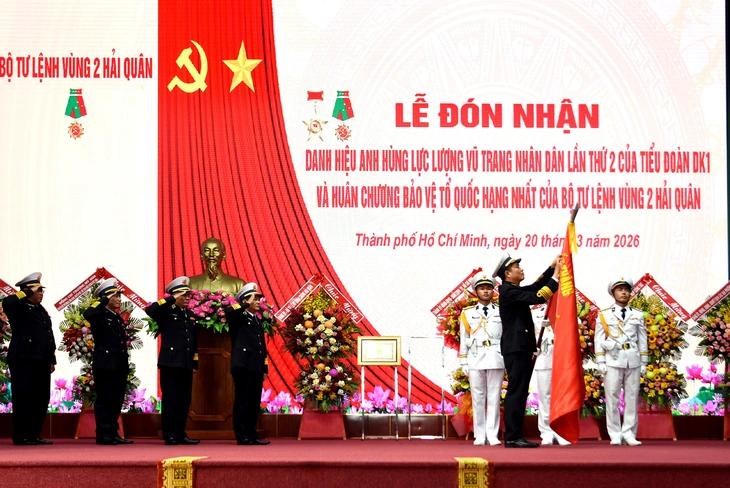 Vùng 2 Hải quân lần thứ 2 đón nhận Huân chương Bảo vệ Tổ quốc hạng nhất 1 Vùng 2 Hải quân lần thứ 2 đón nhận Huân chương Bảo vệ Tổ quốc hạng nhất - Ảnh 1.