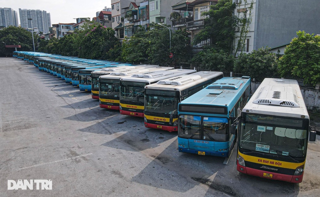 Xăng dầu căng thẳng: Khuyến nghị hạn chế xe cá nhân, tăng làm việc từ xa - 1