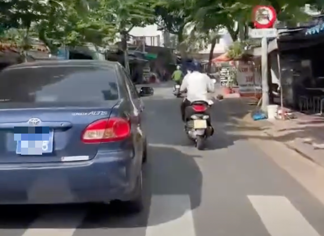 Xe biển số xanh vi phạm, có được lấy tiền ngân sách nộp? 1 img