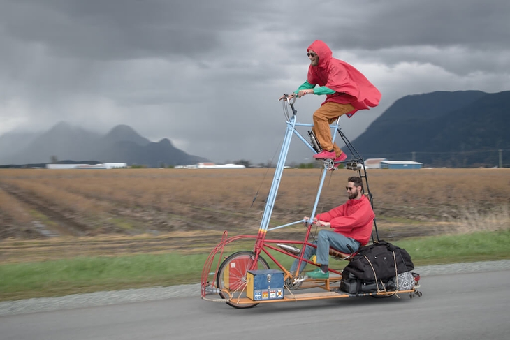 Xe đạp hai tầng độc lạ có thể đổi vị trí khi đang chạy - Ảnh 1.