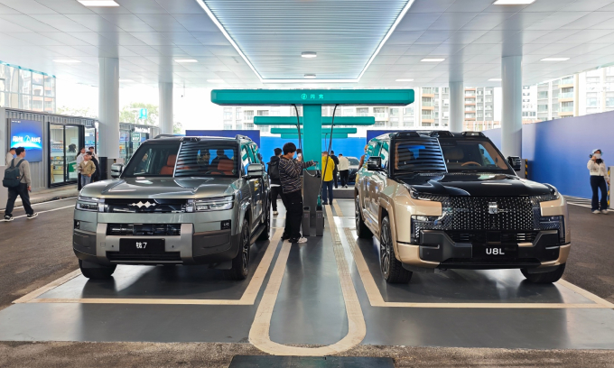 Trạm sạc nhanh của BYD với thiết kế như trạm xăng, vừa ra mắt trong tháng 3. Ảnh: Zeng Ziyan