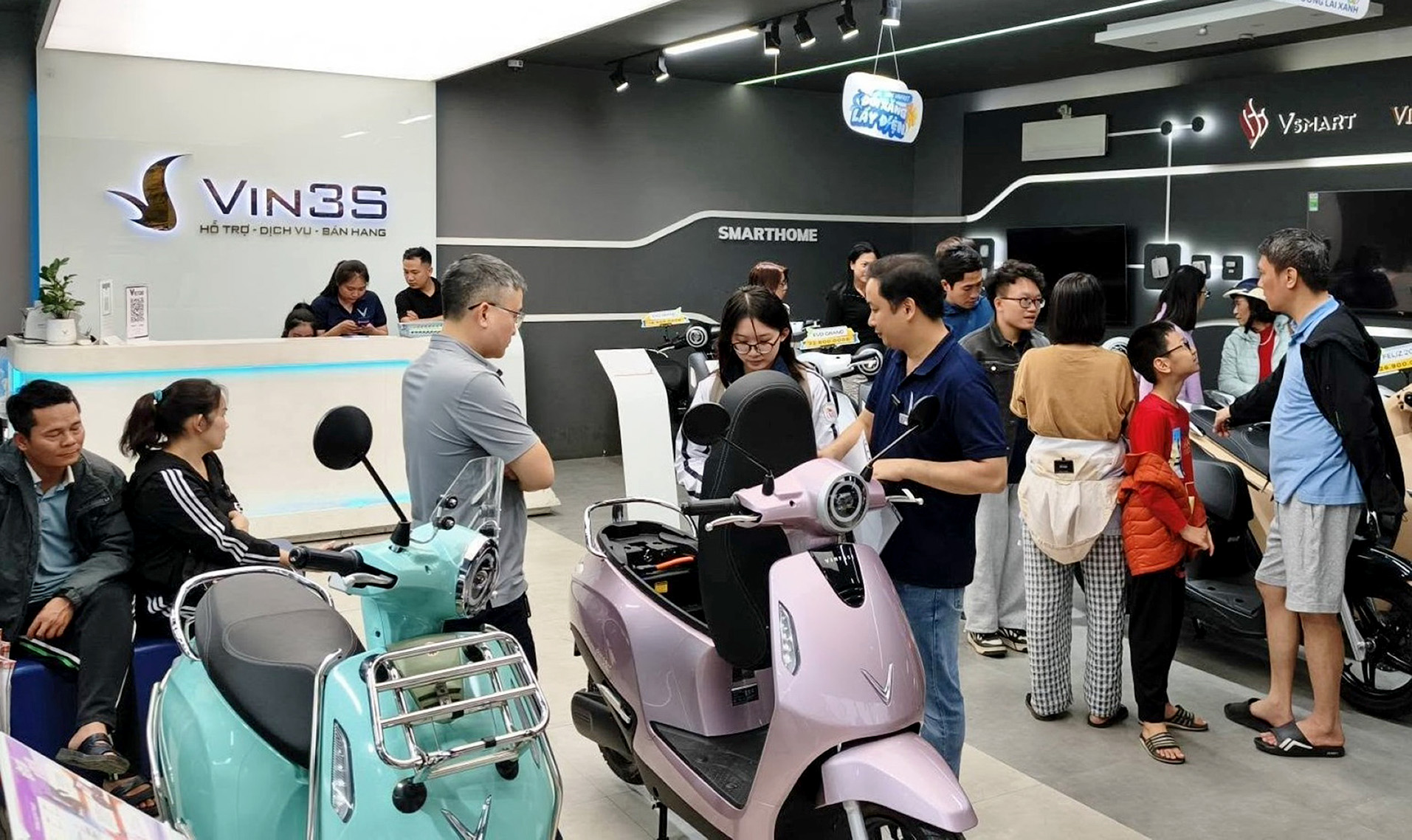 Xe điện hút khách - Tuổi Trẻ Online 1 xe điện - Ảnh 1.