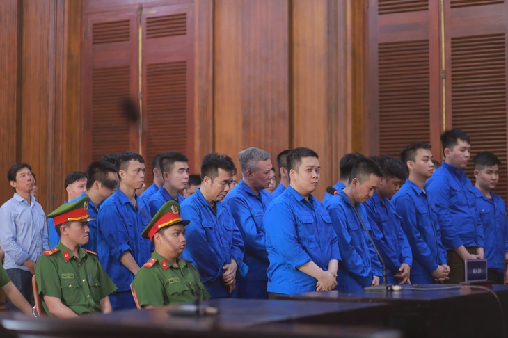 - Ảnh 1. Xét xử thành viên nhóm kín 'Phế liệu chiến tranh' trộm súng của bảo tàng đi bán - Ảnh 1.