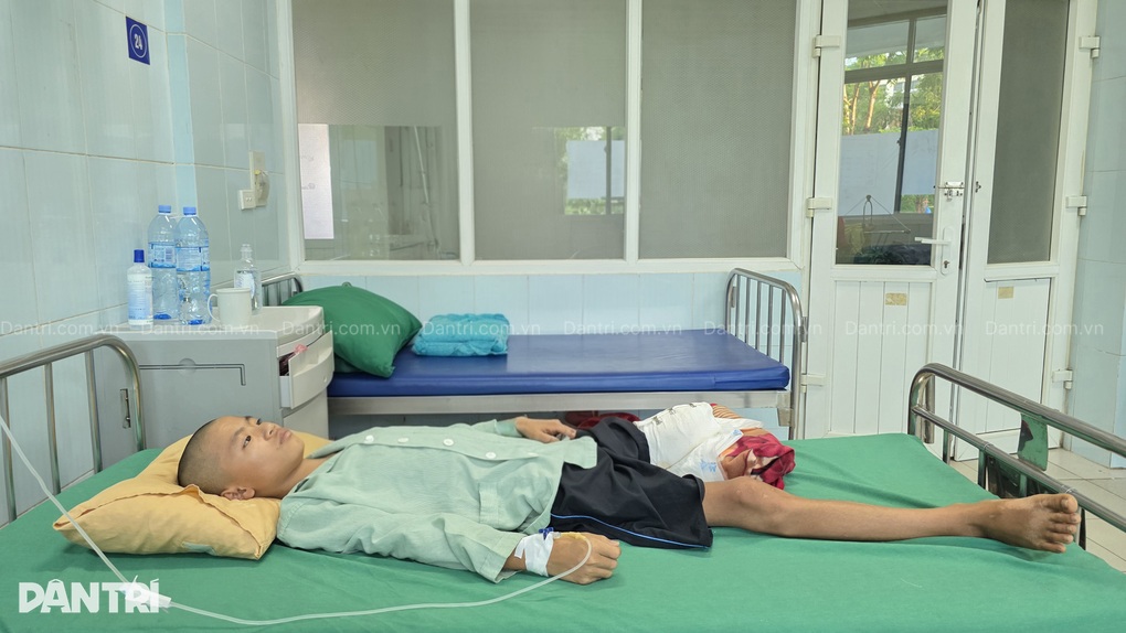 Xót cảnh nam sinh nghèo mất 1 chân sau tai nạn giao thông - 1